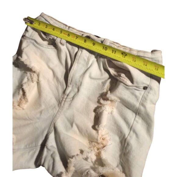 Kendall & Kylie Junior's Size 9 "The Icon Short" - Picture 4 of 7